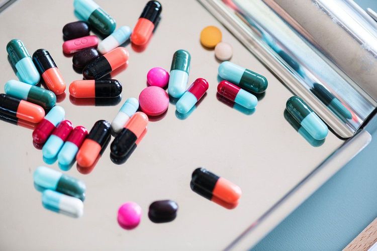 Nếu bệnh nhân nội soi đang uống thuốc, cần thông báo cho bác sĩ về loại thuốc đang sử dụng.