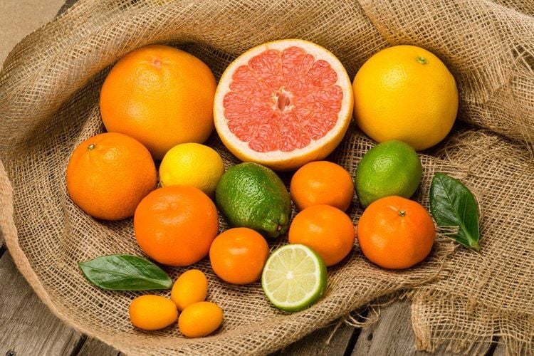 
Trái cây có múi chứa vitamin C giúp cho xương chắc khỏe
