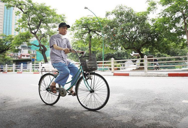 
Một ngày mới của anh Phí Đăng Ngọc sau điều trị thường bắt đầu bằng một vòng đạp xe quanh Hồ Tây từ 5h sáng
