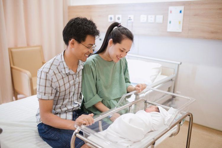 
Ngày đầu tiên sau sinh thì sản phụ không nên tắm ngay, chỉ nên tắm nhanh sau 2 đến 3 ngày sau sinh
