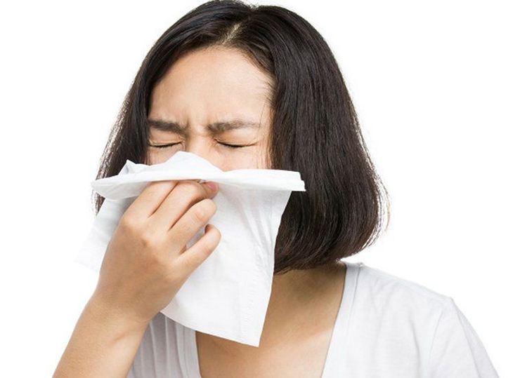 
Cảm lạnh thường có triệu chứng chảy nước mũi do virus gây ra
