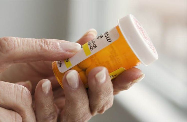 Hầu hết chuyên gia tin rằng corticosteroid cải thiện các triệu chứng thần kinh