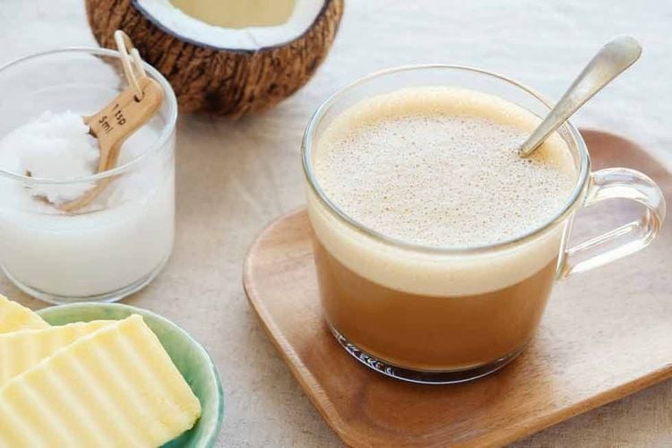 Bạn có thể cảm thấy nhẹ nhõm hơn khi tránh các thực phẩm chứa caffeine, các sản phẩm từ sữa, và thực phẩm quá ngọt sau khi cắt túi mật.