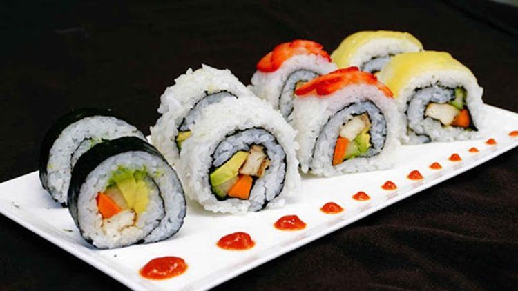 
Thông thường cơm là thành phần chính của sushi
