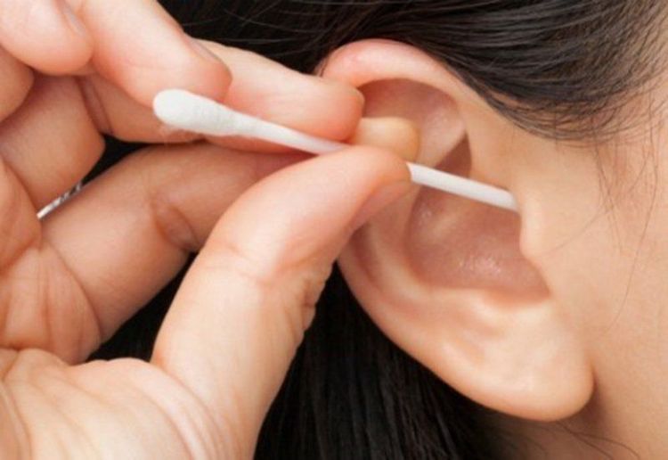 
Frequently removing earwax with unsanitary tools also increases the risk of disease
