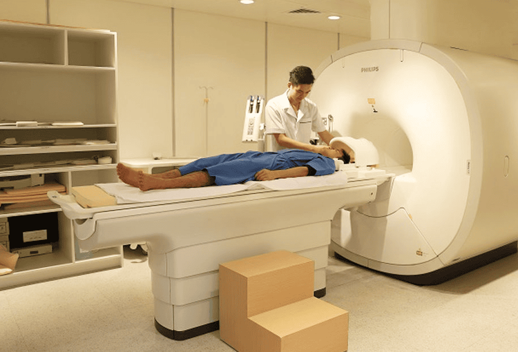 
Chụp MRI đầu cho bệnh nhân
