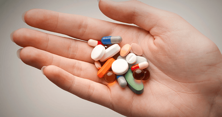 Tricyclics và MAOIs có thể không phải là cách tiếp cận tốt nhất cho một người mới được chẩn đoán bệnh.