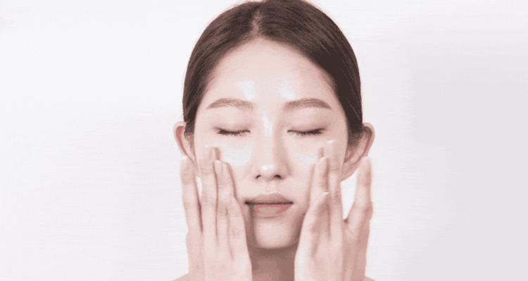 
Retinol sẽ là sự lựa chọn bôi ngoài da gây ít kích ứng và nhẹ nhàng nhất
