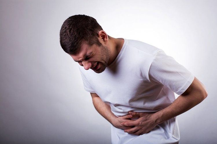 Nếu tình trạng đau bụng của bạn không cải thiện sau khi đi tiêu hoặc nôn mửa, bạn nên tham khảo ý kiến bác sĩ ngay