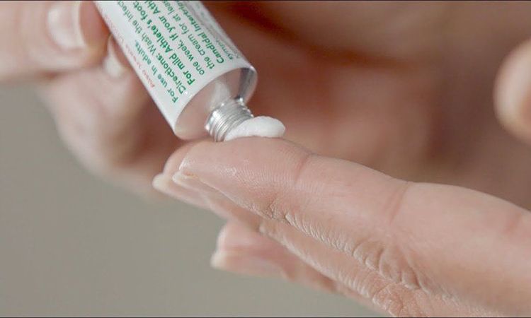 Phụ huynh không tự ý sử dụng các loại kem và gel để giảm đau khi mọc răng cho bé