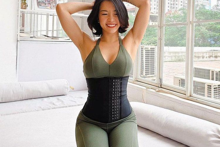 Sau khi hút mỡ bụng, bạn sẽ được yêu cầu đeo nịt bụng trong 1-2 tháng