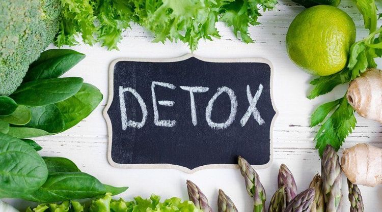 
Các phương pháp detox đều xoay quanh việc hạn chế calo, tiêu thụ quá nhiều chất lỏng.
