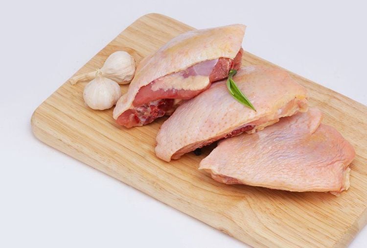Eating Chicken with an Open Wound May Exacerbate Itching on Regenerating Skin