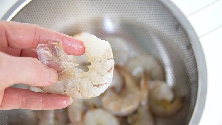 Eating raw shrimp may pose some potential risks