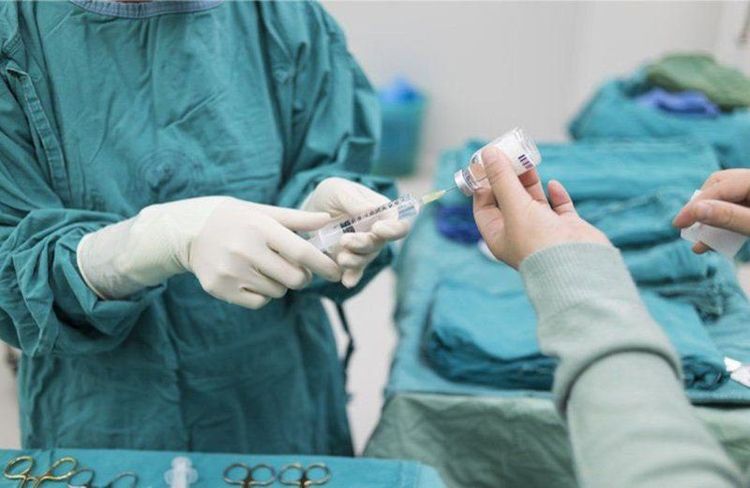 Bác sĩ sẽ tiến hành gây mê toàn thân hoặc tại chỗ trước khi tiến hành phẫu thuật cắt dây thần kinh Vidian