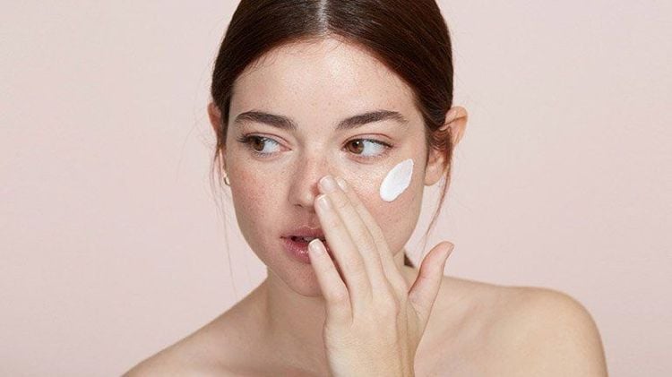 
Hydroquinone là hợp chất có tác dụng mạnh lên da,
