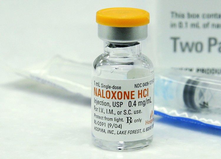 
Nghiệm pháp Naloxone là kỹ thuật tiêm dung dịch Naloxone để tìm chất dạng thuốc phiện trong cơ thể người bệnh.
