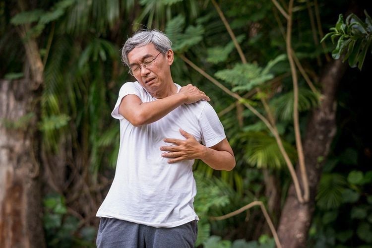 Hands and feet numbness in the elderly could be caused by fibromyalgia