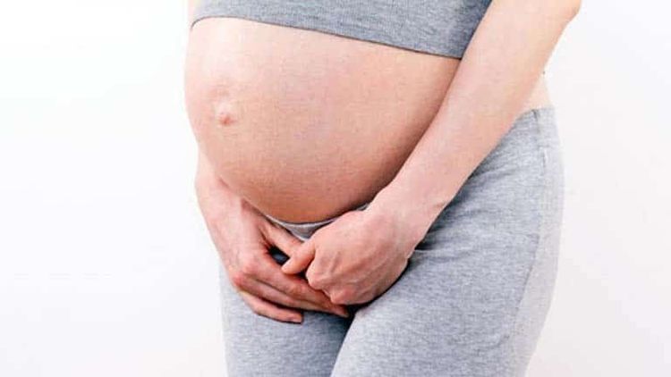 Sinh non là một trong những tác hại khi bà bầu nhịn tiểu