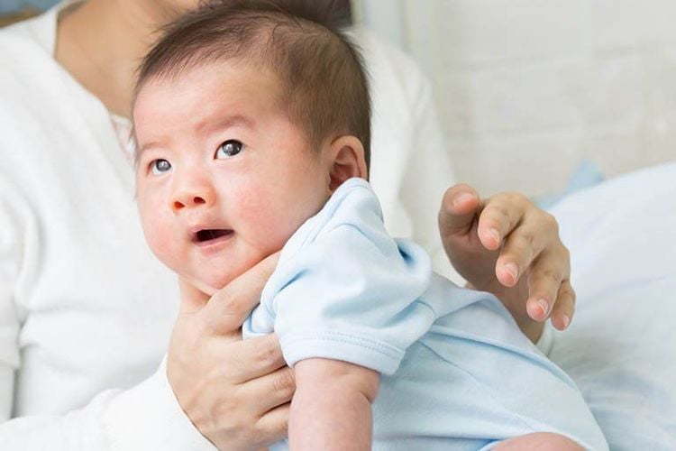 Thở nhanh là một trong các dấu hiệu lâm sàng của bệnh cửa sổ chủ phế