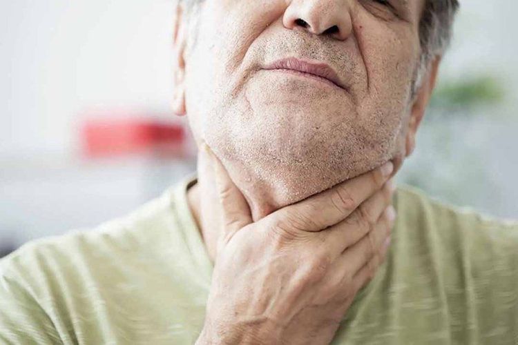 What are the causes of choking in the elderly?