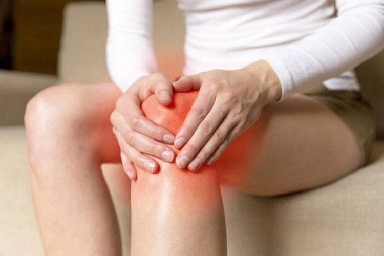 
Đầu gối bị đau có thể do viêm khớp gối gây ra
