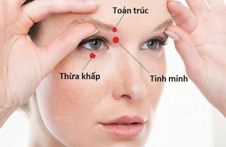 
Cách bấm huyệt chữa cận thị ở vị trí huyệt toản trúc
