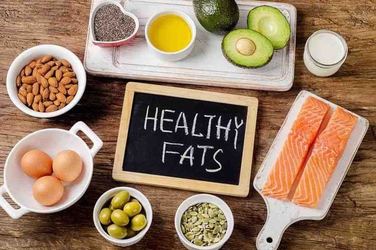 Khi đi ăn tại nhà hàng bạn nên lựa chọn các món ăn có chất béo không bão hòa