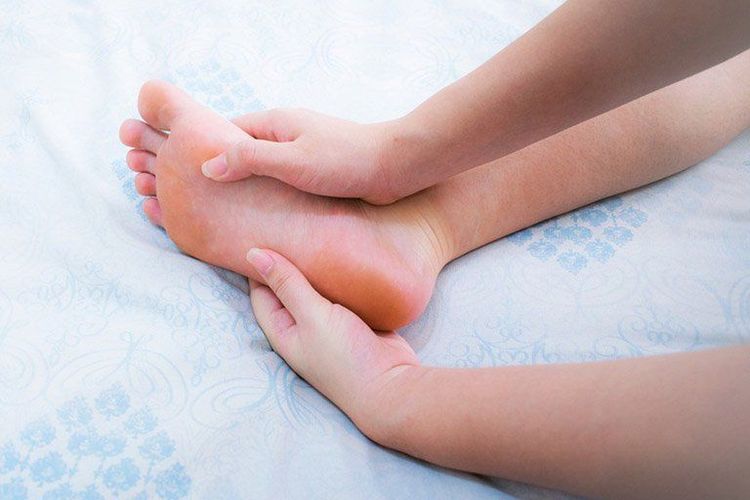 Bệnh Gout là một trong các bệnh về lòng bàn chân thường gặp