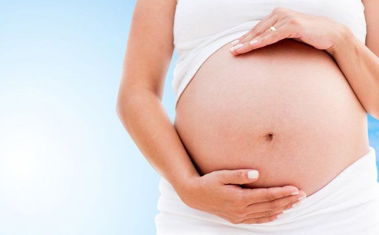 Độ tuổi mang thai của người mẹ là một trong các nguyên nhân độ mờ da gáy cao
