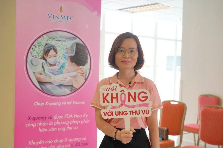 
TS Đinh Thùy Dương, GĐ Bệnh viện Vinmec Times City chia sẻ sự quan tâm của Vinmec đối với hoạt động sàng lọc phát hiện sớm ung thư cho người dân
