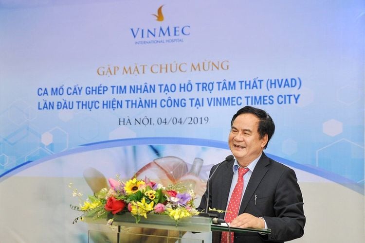 
The first successful HVAD implantation technology in Vietnam was discussed by Prof. Dr. Bui Duc Phu.
