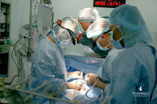 Đánh giá kết quả bước đầu phương pháp cắt thận nội soi qua ổ bụng có hỗ trợ bằng bàn tay để ghép từ người cho sống tại Bệnh viện Đa khoa Quốc tế Vinmec Times City