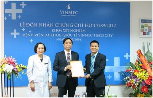 Khoa Xét nghiệm Vinmec Times City đón nhận chứng chỉ ISO 15189:2012