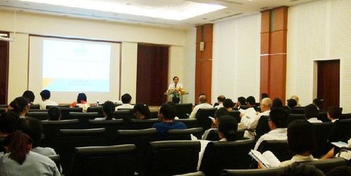 Vinmec tăng cường ứng dụng kỹ thuật điều trị các bệnh thần kinh và mở rộng hợp tác đào tạo