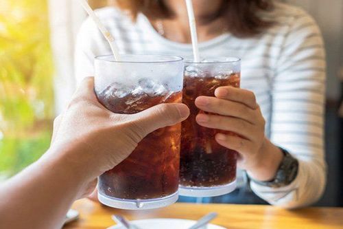 How does carbonated water affect your health?