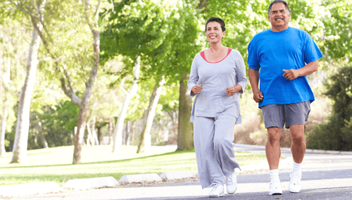 
To improve exercise performance, you can eat pomegranates 30 minutes beforehand.