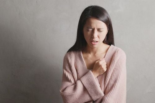 Tức ngực, đau nhức tai, ớn lạnh, sốt sau đình chỉ thai 2 ngày có nguy hiểm không?