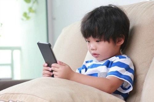 Children with autism should not watch too much TV, phone