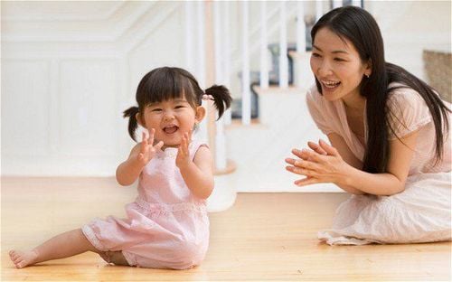 
Cha mẹ cần quan tâm đến trẻ bị tự kỷ hay la hét
