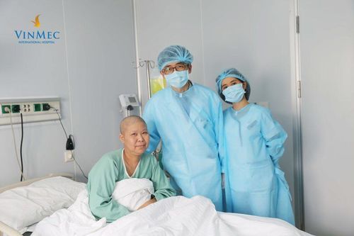 A woman in her 50s, diagnosed with multiple myeloma, recovers through a stem cell transplant.