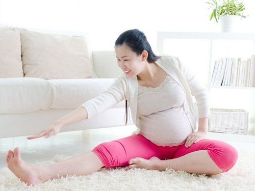 
Mẹ bầu nên tập thể dục nhẹ nhàng để tránh triệu chứng mệt mỏi
