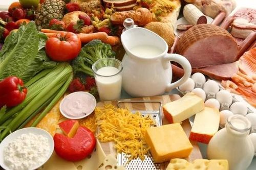 
Xây dựng chế độ ăn uống khoa học, ăn đủ lượng carbohydrate trước khi tập thể dục tránh hạ đường huyết đột ngột
