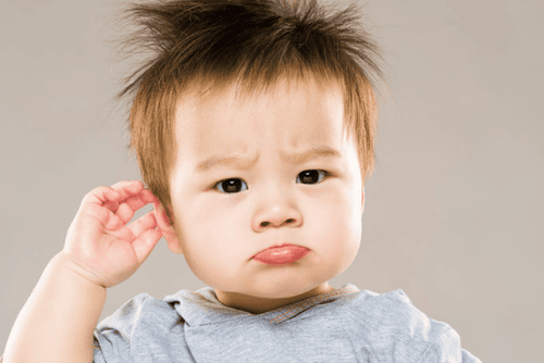 8 warning signs of otitis media in children