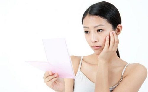 
4 bước để kiểm tra về tình trạng da của bản thân
