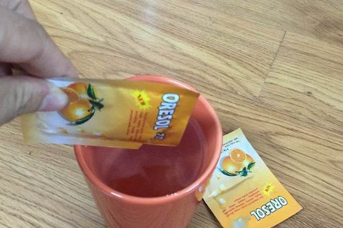 Bệnh nhân sốt xuất huyết thường sốt cao kèm mất nước, cần bù nước và điện giải