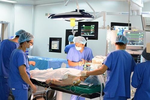 
Phẫu thuật thay van động mạch chủ qua da (TAVI) tại Bệnh viện Đa khoa Quốc tế Vinmec
