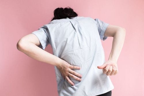 Các phương pháp “giải thoát” cơn đau lưng cho bà mẹ sau sinh