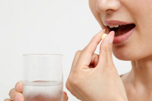 Trong giai đoạn mang thai có được uống Acid Folic và Sắt cùng lúc không?