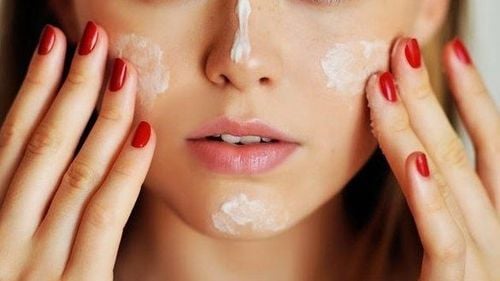 Use a broad-spectrum sunscreen every day, even when it is not sunny